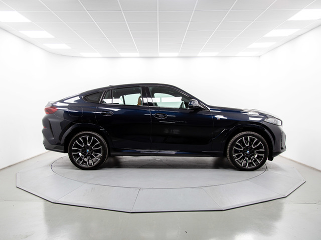 BMW X6 xDrive30d color Negro. Año 2023. 210KW(286CV). Diésel. En concesionario Móvil Begar Alicante de Alicante