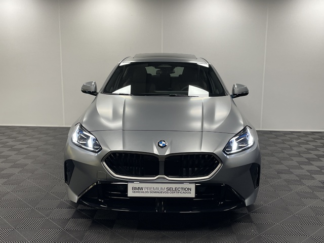 BMW Serie 1 120d color Gris. Año 2025. 120KW(163CV). Diésel. En concesionario Maberauto de Castellón