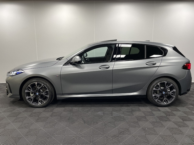 BMW Serie 1 120d color Gris. Año 2025. 120KW(163CV). Diésel. En concesionario Maberauto de Castellón