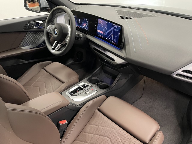 BMW Serie 1 120d color Gris. Año 2025. 120KW(163CV). Diésel. En concesionario Maberauto de Castellón