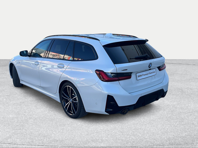 BMW Serie 3 330e Touring color Blanco. Año 2024. 215KW(292CV). Híbrido Electro/Gasolina. En concesionario Ilbira Motor | Granada de Granada