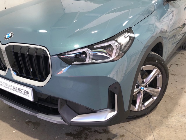 BMW X1 sDrive18d color Verde. Año 2024. 110KW(150CV). Diésel. En concesionario Movilnorte El Carralero de Madrid