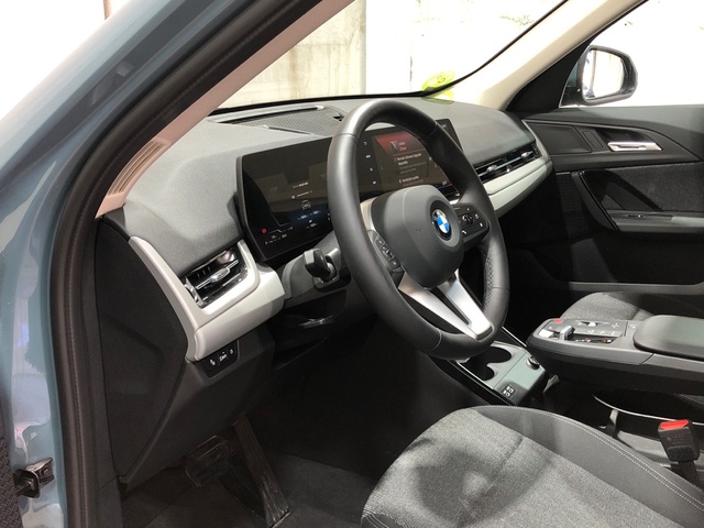 BMW X1 sDrive18d color Verde. Año 2024. 110KW(150CV). Diésel. En concesionario Movilnorte El Carralero de Madrid