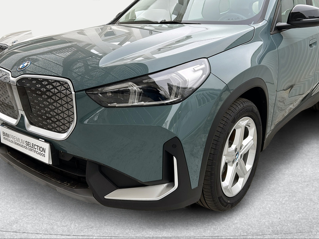 BMW iX1 eDrive20 color Verde. Año 2025. 150KW(204CV). Eléctrico. En concesionario San Pablo Motor | Su Eminencia de Sevilla