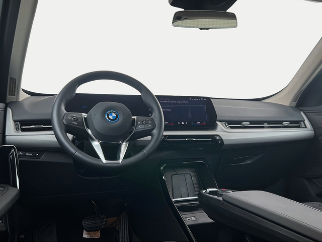 BMW iX1 eDrive20 color Verde. Año 2025. 150KW(204CV). Eléctrico. En concesionario San Pablo Motor | Su Eminencia de Sevilla