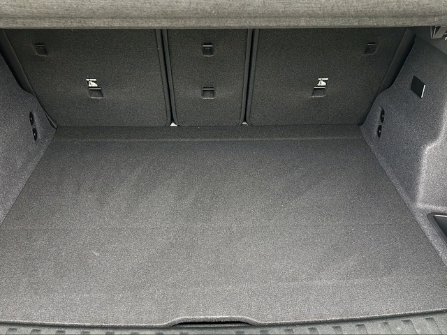 BMW iX1 eDrive20 color Verde. Año 2025. 150KW(204CV). Eléctrico. En concesionario San Pablo Motor | Su Eminencia de Sevilla