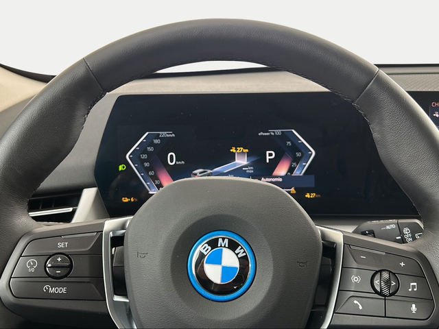 BMW iX1 eDrive20 color Verde. Año 2025. 150KW(204CV). Eléctrico. En concesionario San Pablo Motor | Su Eminencia de Sevilla