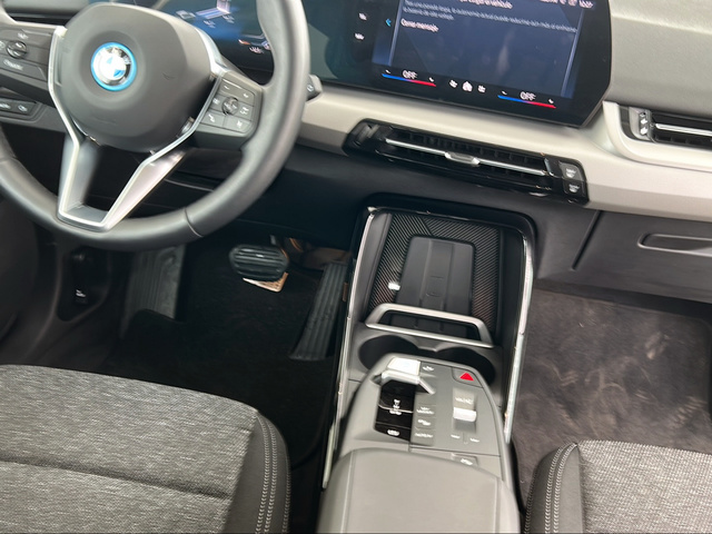 BMW iX1 eDrive20 color Verde. Año 2025. 150KW(204CV). Eléctrico. En concesionario San Pablo Motor | Su Eminencia de Sevilla