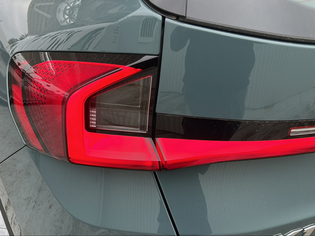 BMW iX1 eDrive20 color Verde. Año 2025. 150KW(204CV). Eléctrico. En concesionario San Pablo Motor | Su Eminencia de Sevilla