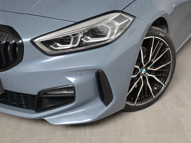 BMW Serie 1 118d color Gris. Año 2021. 110KW(150CV). Diésel. En concesionario Pruna Motor, S.L de Barcelona
