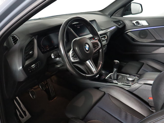 BMW Serie 1 118d color Gris. Año 2021. 110KW(150CV). Diésel. En concesionario Pruna Motor, S.L de Barcelona