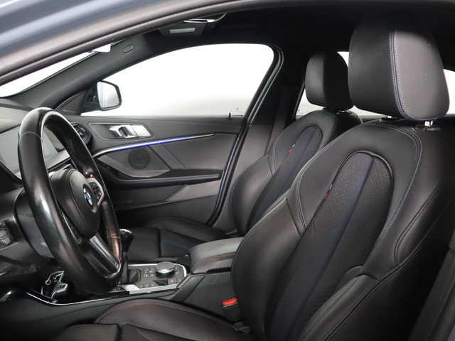 BMW Serie 1 118d color Gris. Año 2021. 110KW(150CV). Diésel. En concesionario Pruna Motor, S.L de Barcelona