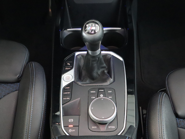 BMW Serie 1 118d color Gris. Año 2021. 110KW(150CV). Diésel. En concesionario Pruna Motor, S.L de Barcelona