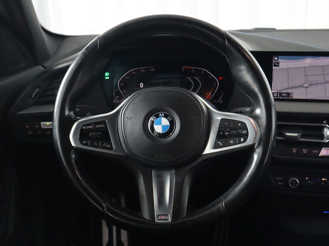 BMW Serie 1 118d color Gris. Año 2021. 110KW(150CV). Diésel. En concesionario Pruna Motor, S.L de Barcelona