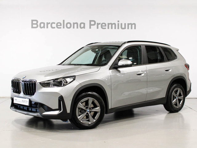 BMW X1 sDrive18d color Gris Plata. Año 2024. 110KW(150CV). Diésel. En concesionario Barcelona Premium -- GRAN VIA de Barcelona
