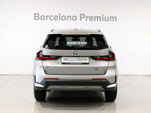 BMW X1 sDrive18d color Gris Plata. Año 2024. 110KW(150CV). Diésel. En concesionario Barcelona Premium -- GRAN VIA de Barcelona