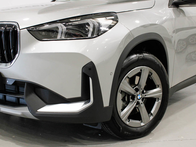 BMW X1 sDrive18d color Gris Plata. Año 2024. 110KW(150CV). Diésel. En concesionario Barcelona Premium -- GRAN VIA de Barcelona