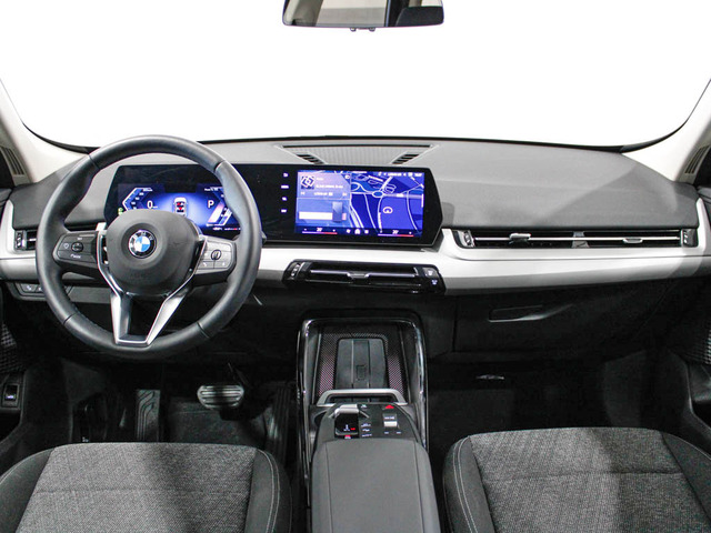 BMW X1 sDrive18d color Gris Plata. Año 2024. 110KW(150CV). Diésel. En concesionario Barcelona Premium -- GRAN VIA de Barcelona