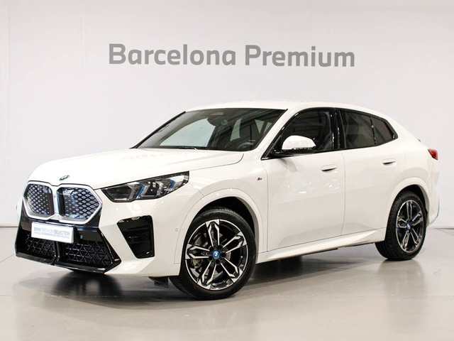 BMW iX2 xDrive30 color Blanco. Año 2024. 230KW(313CV). Eléctrico. En concesionario Barcelona Premium -- GRAN VIA de Barcelona