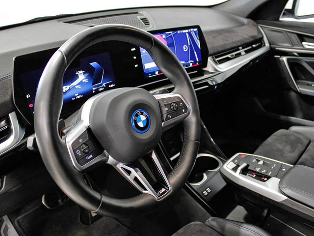 BMW iX2 xDrive30 color Blanco. Año 2024. 230KW(313CV). Eléctrico. En concesionario Barcelona Premium -- GRAN VIA de Barcelona