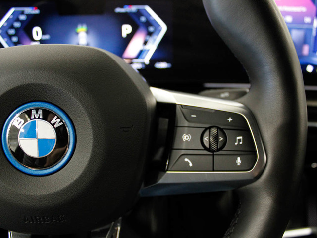 BMW iX2 xDrive30 color Blanco. Año 2024. 230KW(313CV). Eléctrico. En concesionario Barcelona Premium -- GRAN VIA de Barcelona