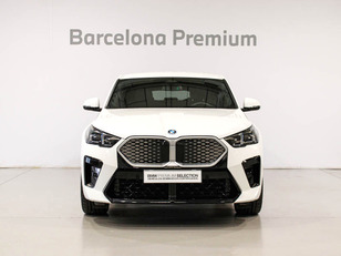 Fotos de BMW iX2 xDrive30 color Blanco. Año 2024. 230KW(313CV). Eléctrico. En concesionario Barcelona Premium -- GRAN VIA de Barcelona