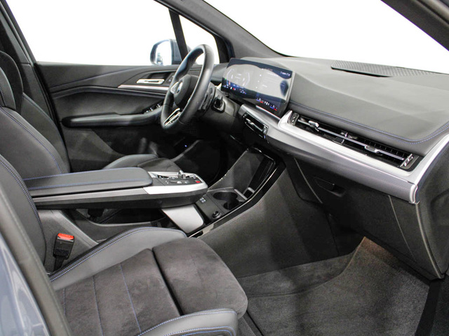 BMW Serie 2 218d Active Tourer color Gris. Año 2024. 110KW(150CV). Diésel. En concesionario Barcelona Premium -- GRAN VIA de Barcelona