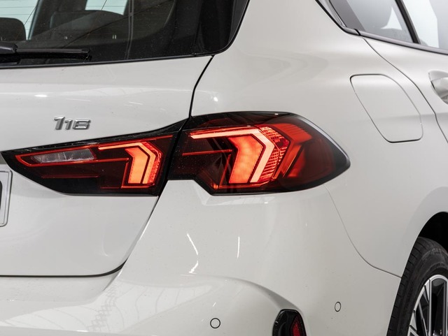 BMW Serie 1 116i color Blanco. Año 2025. 90KW(122CV). Gasolina. En concesionario Oliva Motor Girona de Girona