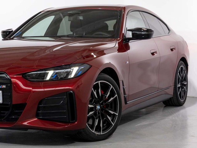 BMW i4 M50 color Rojo. Año 2024. 400KW(544CV). Eléctrico. En concesionario Oliva Motor Girona de Girona