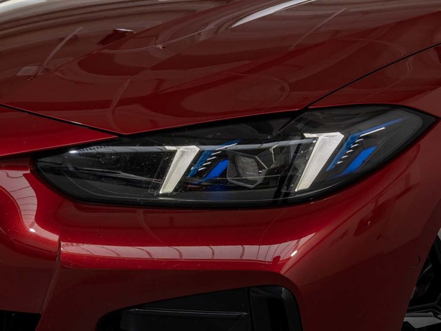 BMW i4 M50 color Rojo. Año 2024. 400KW(544CV). Eléctrico. En concesionario Oliva Motor Girona de Girona