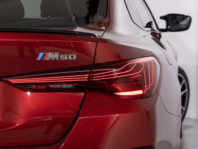 BMW i4 M50 color Rojo. Año 2024. 400KW(544CV). Eléctrico. En concesionario Oliva Motor Girona de Girona