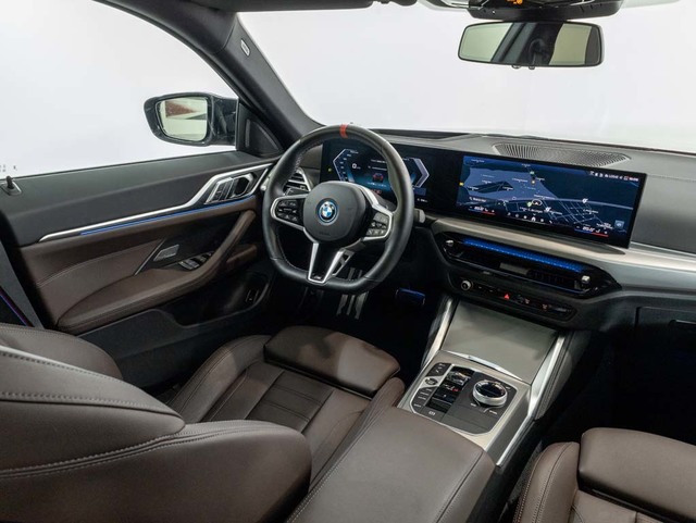 BMW i4 M50 color Rojo. Año 2024. 400KW(544CV). Eléctrico. En concesionario Oliva Motor Girona de Girona