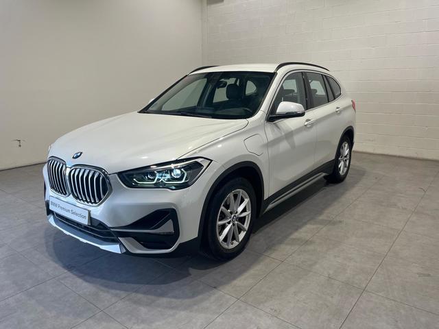 BMW X1 xDrive25e color Blanco. Año 2021. 162KW(220CV). Híbrido Electro/Gasolina. En concesionario Motor Munich Cadi - Manresa - VO de Barcelona