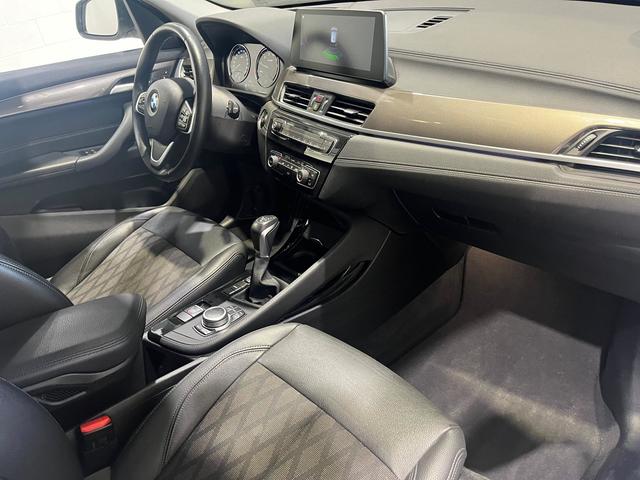 BMW X1 xDrive25e color Blanco. Año 2021. 162KW(220CV). Híbrido Electro/Gasolina. En concesionario Motor Munich Cadi - Manresa - VO de Barcelona