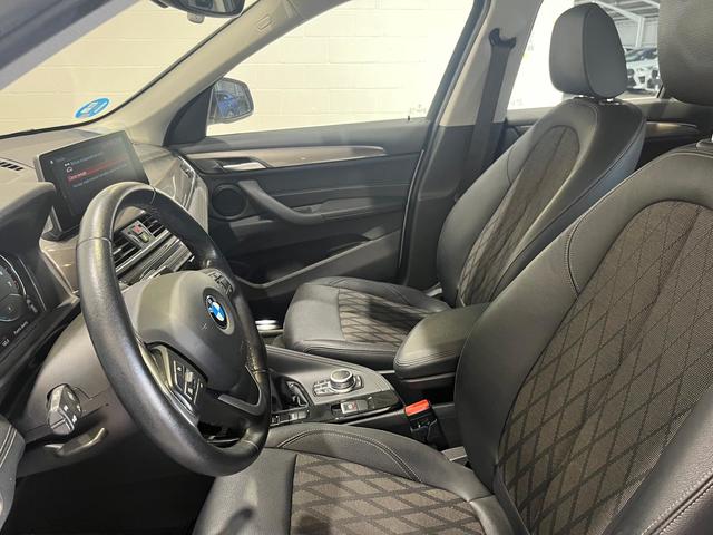 BMW X1 xDrive25e color Blanco. Año 2021. 162KW(220CV). Híbrido Electro/Gasolina. En concesionario Motor Munich Cadi - Manresa - VO de Barcelona