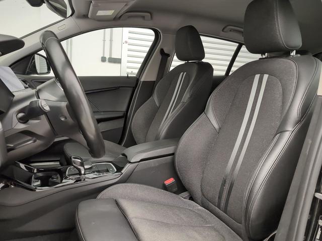BMW Serie 1 118d color Negro. Año 2019. 110KW(150CV). Diésel. En concesionario Automotor Premium Marbella - Málaga de Málaga