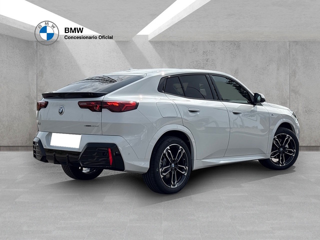 BMW X2 sDrive20d color Blanco. Año 2025. 120KW(163CV). Diésel. En concesionario BMW Avilcar Ávila de Ávila