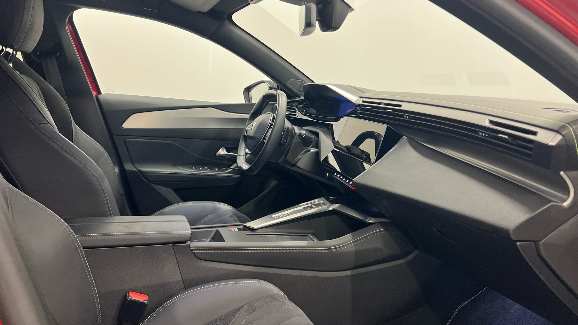 Peugeot 408 PHEV 180 en Barcelona