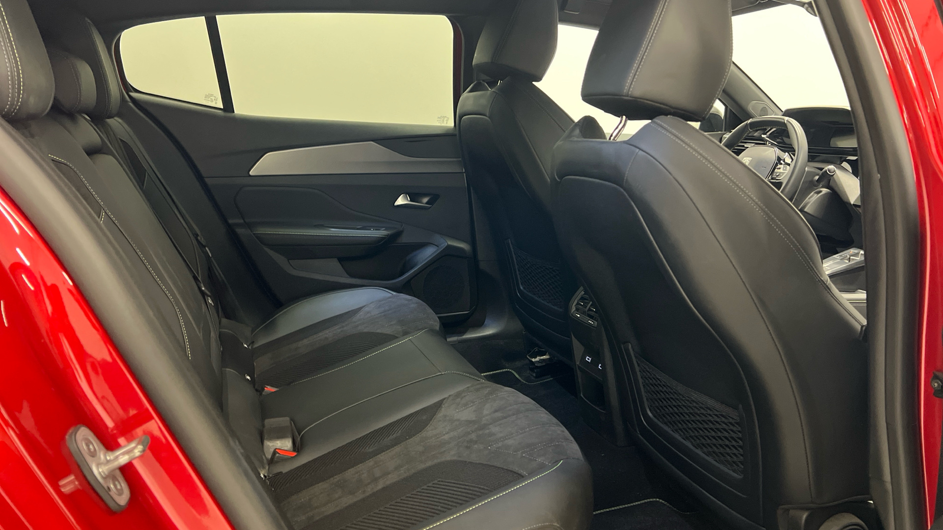 Peugeot 408 PHEV 180 en Barcelona