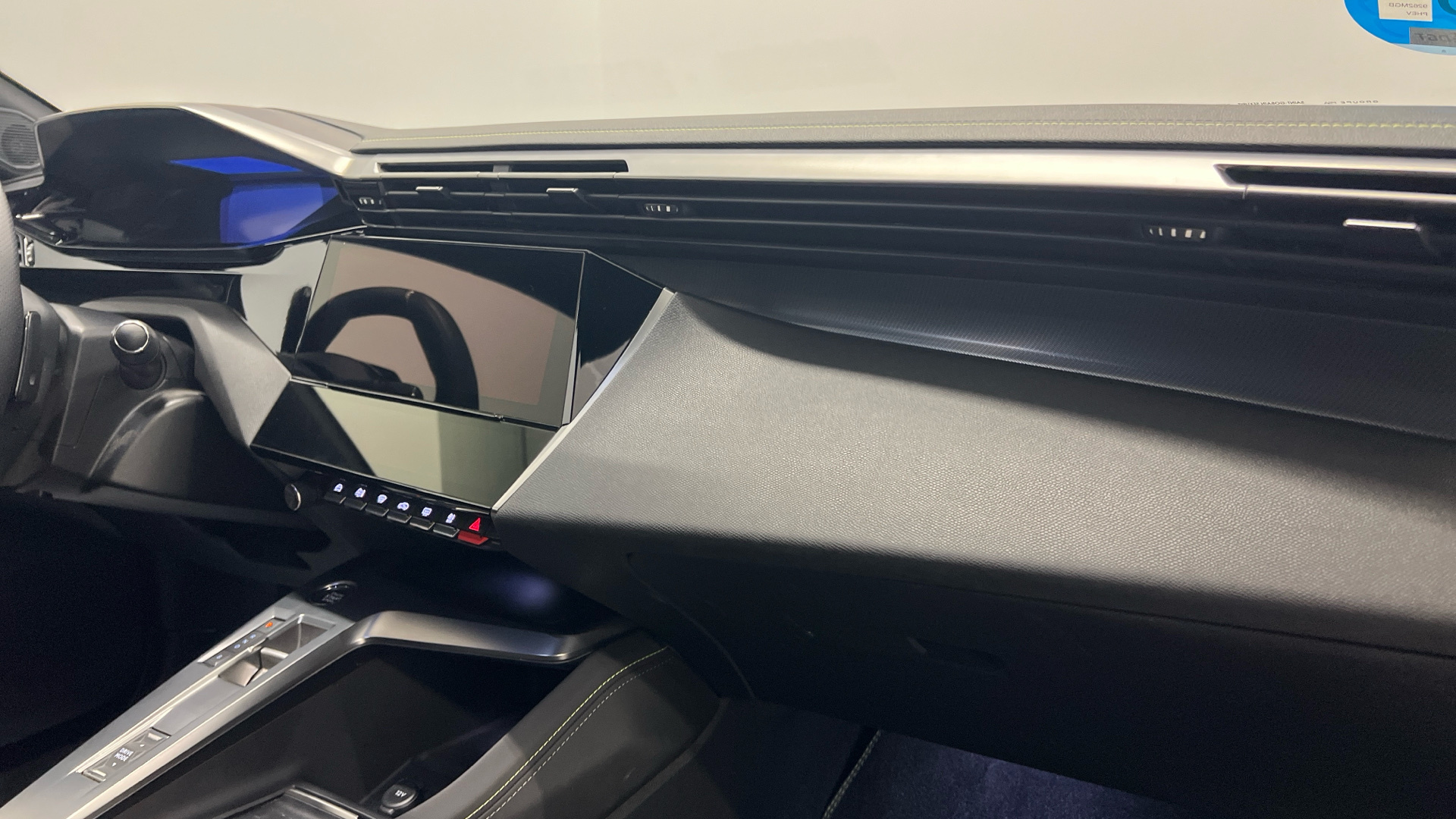 Peugeot 408 PHEV 180 en Barcelona