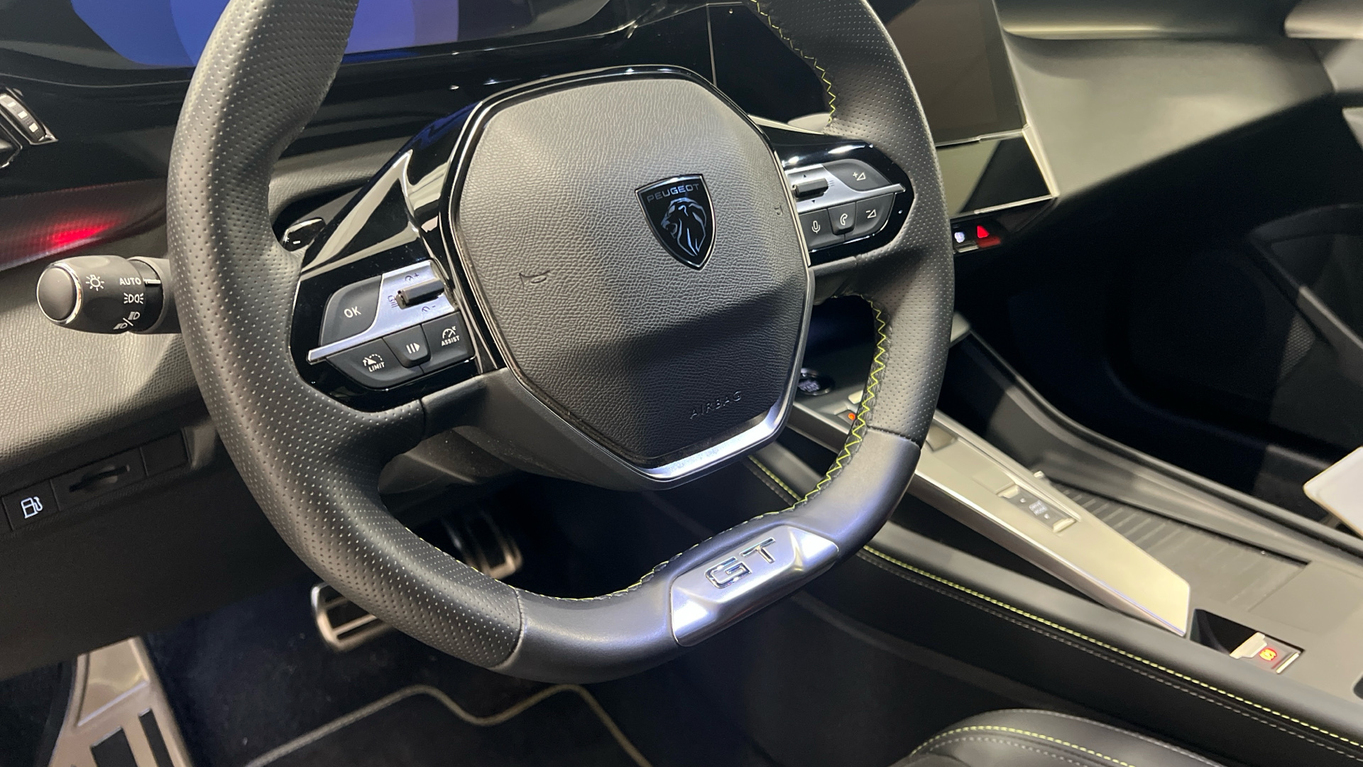 Peugeot 408 PHEV 180 en Barcelona