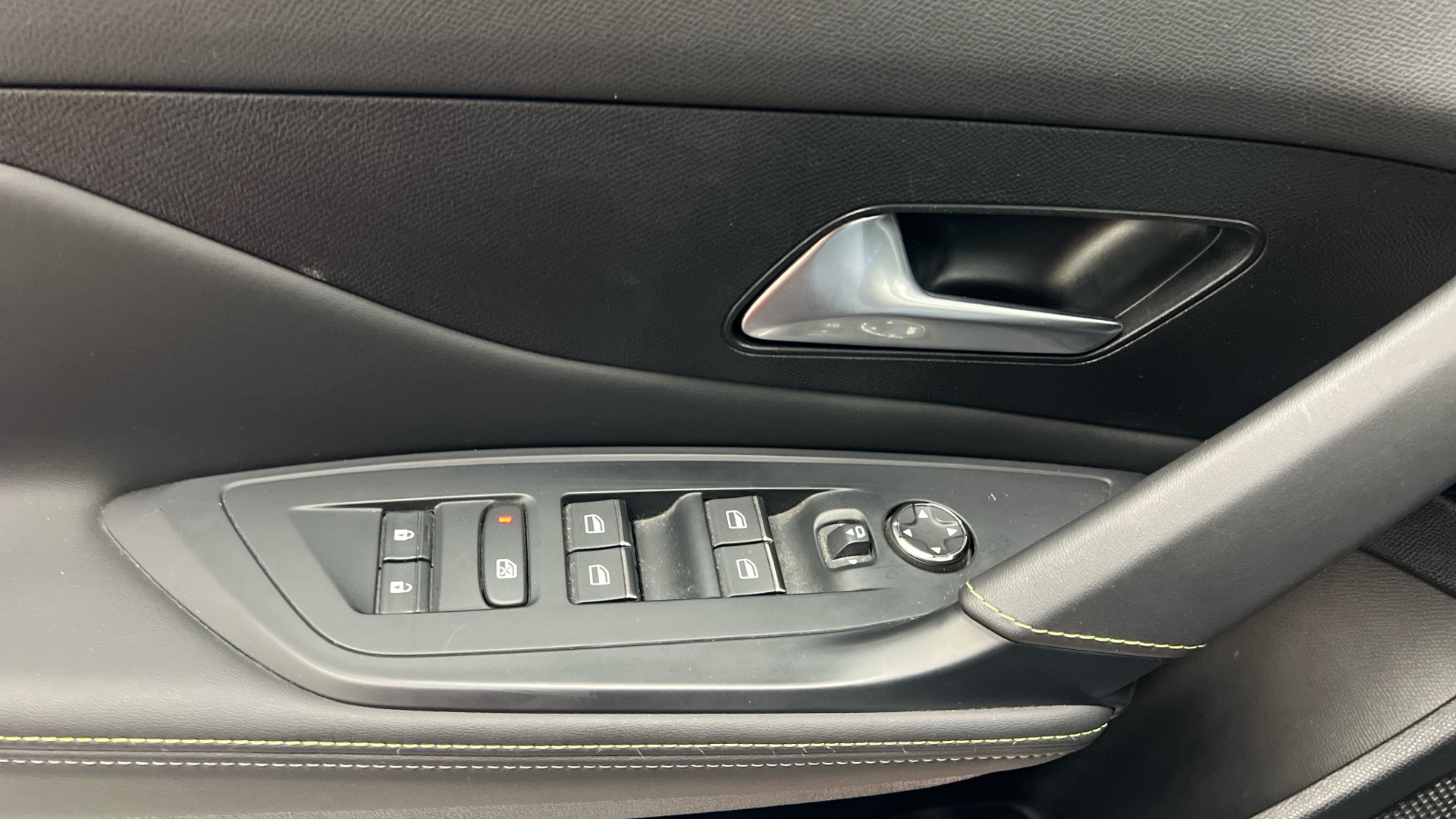 Peugeot 408 PHEV 180 en Barcelona