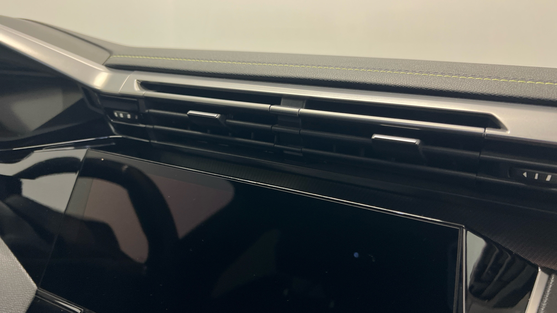 Peugeot 408 PHEV 180 en Barcelona