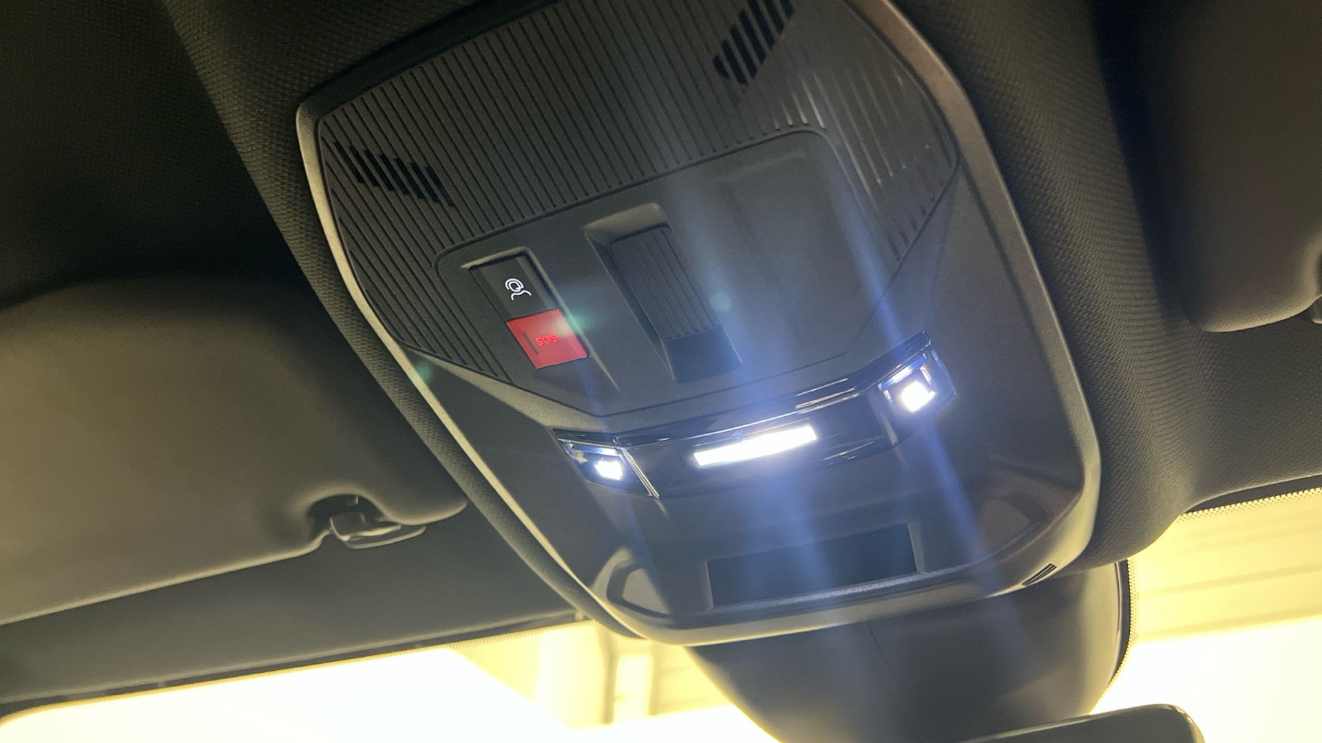 Peugeot 408 PHEV 180 en Barcelona