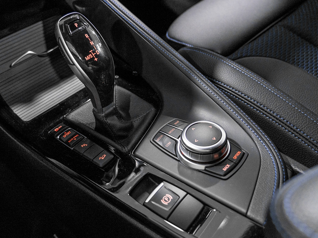 BMW X2 sDrive18d color Gris. Año 2022. 110KW(150CV). Diésel. En concesionario Caetano Cuzco, Alcalá de Madrid