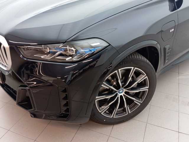 BMW X5 xDrive50e color Negro. Año 2025. 360KW(489CV). Híbrido Electro/Gasolina. En concesionario Augusta Aragon S.A. de Zaragoza