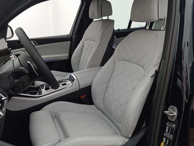 BMW X5 xDrive50e color Negro. Año 2025. 360KW(489CV). Híbrido Electro/Gasolina. En concesionario Augusta Aragon S.A. de Zaragoza