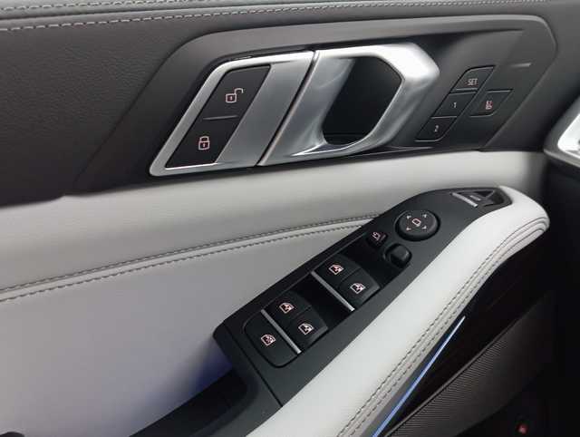 BMW X5 xDrive50e color Negro. Año 2025. 360KW(489CV). Híbrido Electro/Gasolina. En concesionario Augusta Aragon S.A. de Zaragoza