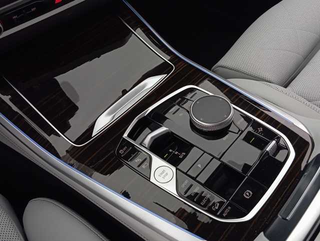 BMW X5 xDrive50e color Negro. Año 2025. 360KW(489CV). Híbrido Electro/Gasolina. En concesionario Augusta Aragon S.A. de Zaragoza