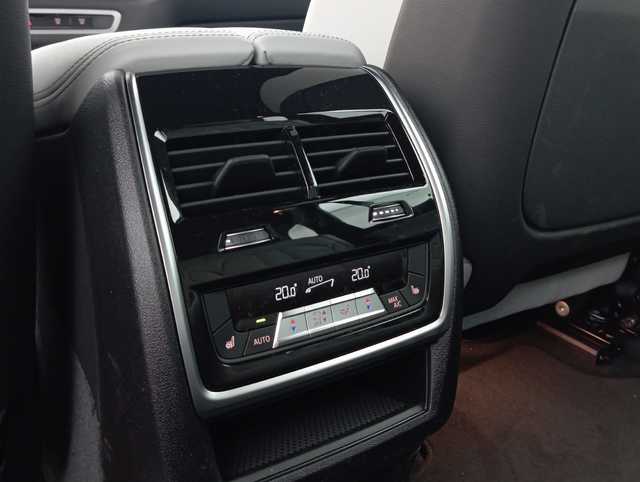 BMW X5 xDrive50e color Negro. Año 2025. 360KW(489CV). Híbrido Electro/Gasolina. En concesionario Augusta Aragon S.A. de Zaragoza